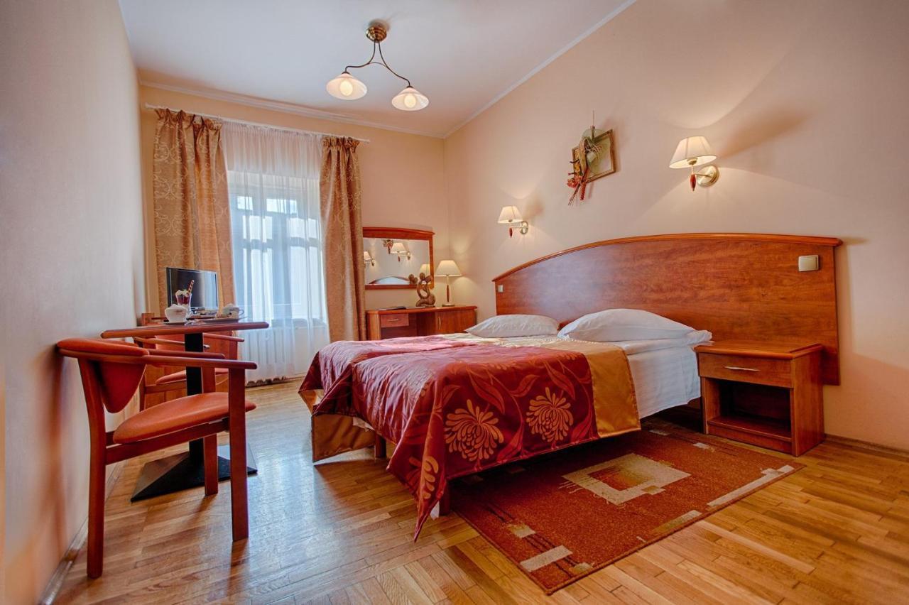 Hotel Restauracja Caspar เยเลเนียกูรา ภายนอก รูปภาพ