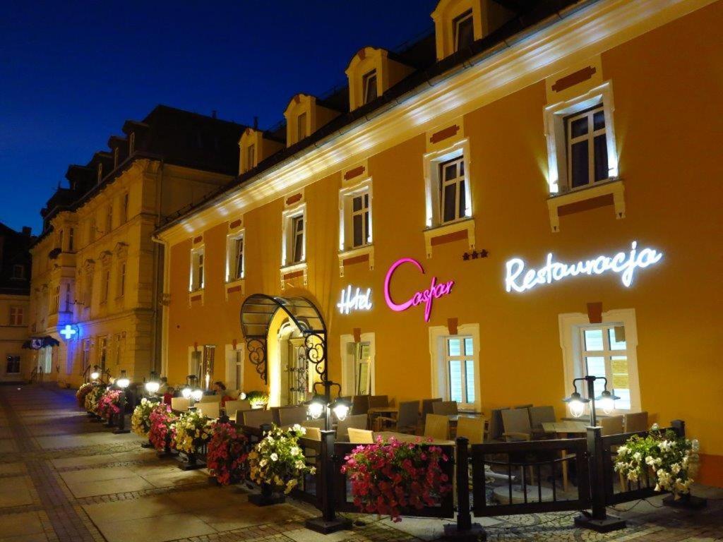 Hotel Restauracja Caspar เยเลเนียกูรา ภายนอก รูปภาพ