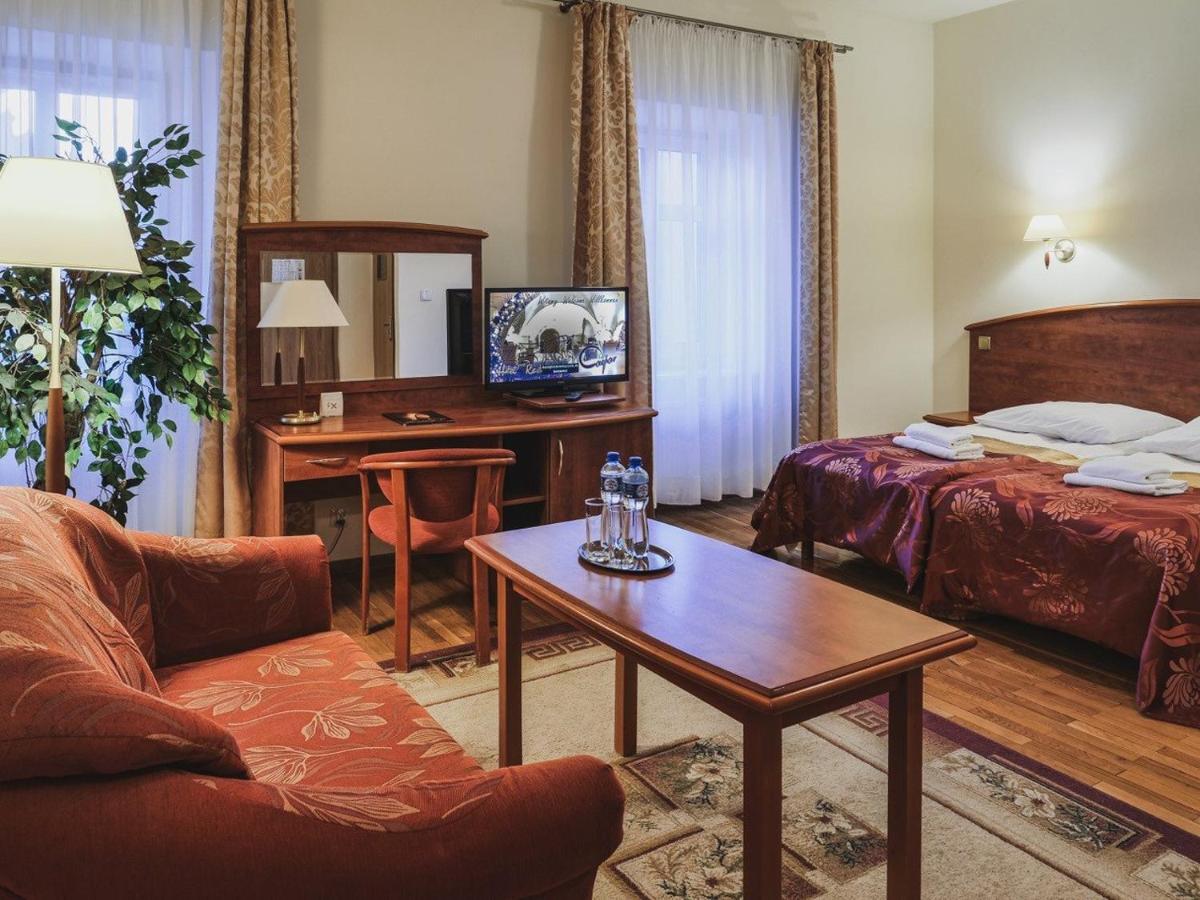 Hotel Restauracja Caspar เยเลเนียกูรา ภายนอก รูปภาพ