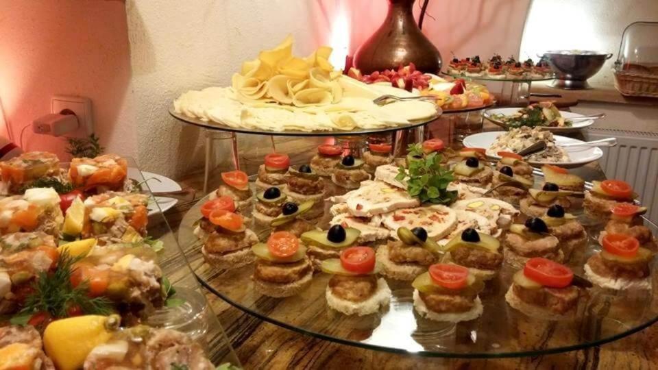 Hotel Restauracja Caspar เยเลเนียกูรา ภายนอก รูปภาพ