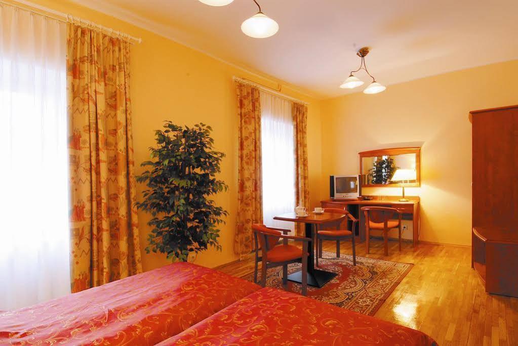 Hotel Restauracja Caspar เยเลเนียกูรา ภายนอก รูปภาพ