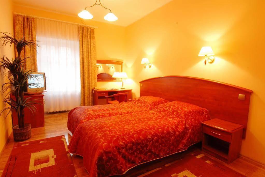 Hotel Restauracja Caspar เยเลเนียกูรา ภายนอก รูปภาพ